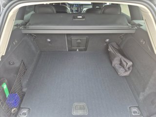 VOLVO XC60 B4 (d) AWD automatico Plus Dark 8