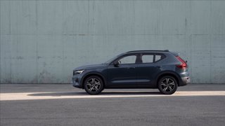 VOLVO XC40 B3 automatico Plus Dark 2