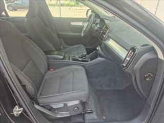 VOLVO XC40 T2 Momentum Core 10