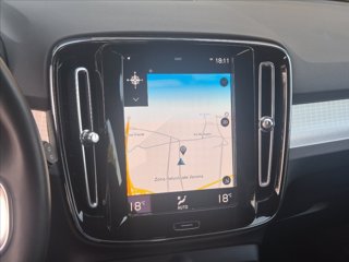 VOLVO XC40 T2 Momentum Core 12