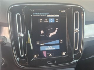 VOLVO XC40 T2 Momentum Core 13