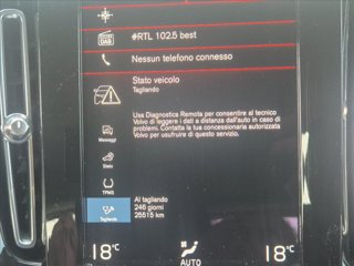 VOLVO XC40 T2 Momentum Core 14
