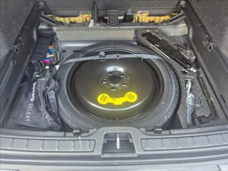 VOLVO XC40 T2 Momentum Core 8