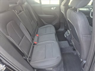 VOLVO XC40 T2 Momentum Core 9