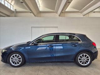 MERCEDES A 180 d Sport 4