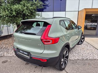 VOLVO XC40 B3 automatico Plus Dark 1