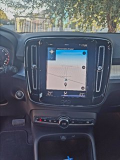 VOLVO XC40 T2 Momentum Core 16