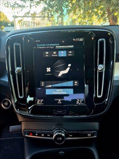 VOLVO XC40 T2 Momentum Core 17
