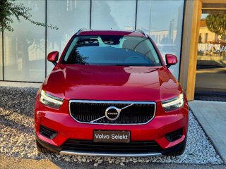 VOLVO XC40 T2 Momentum Core 2