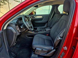 VOLVO XC40 T2 Momentum Core 8