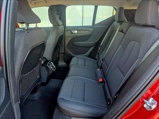 VOLVO XC40 T2 Momentum Core 9