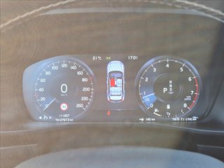 VOLVO XC40 B4 AWD Geartronic R-design 6