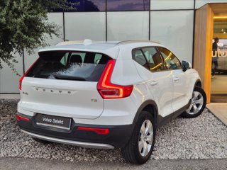 VOLVO XC40 T3 Momentum 1