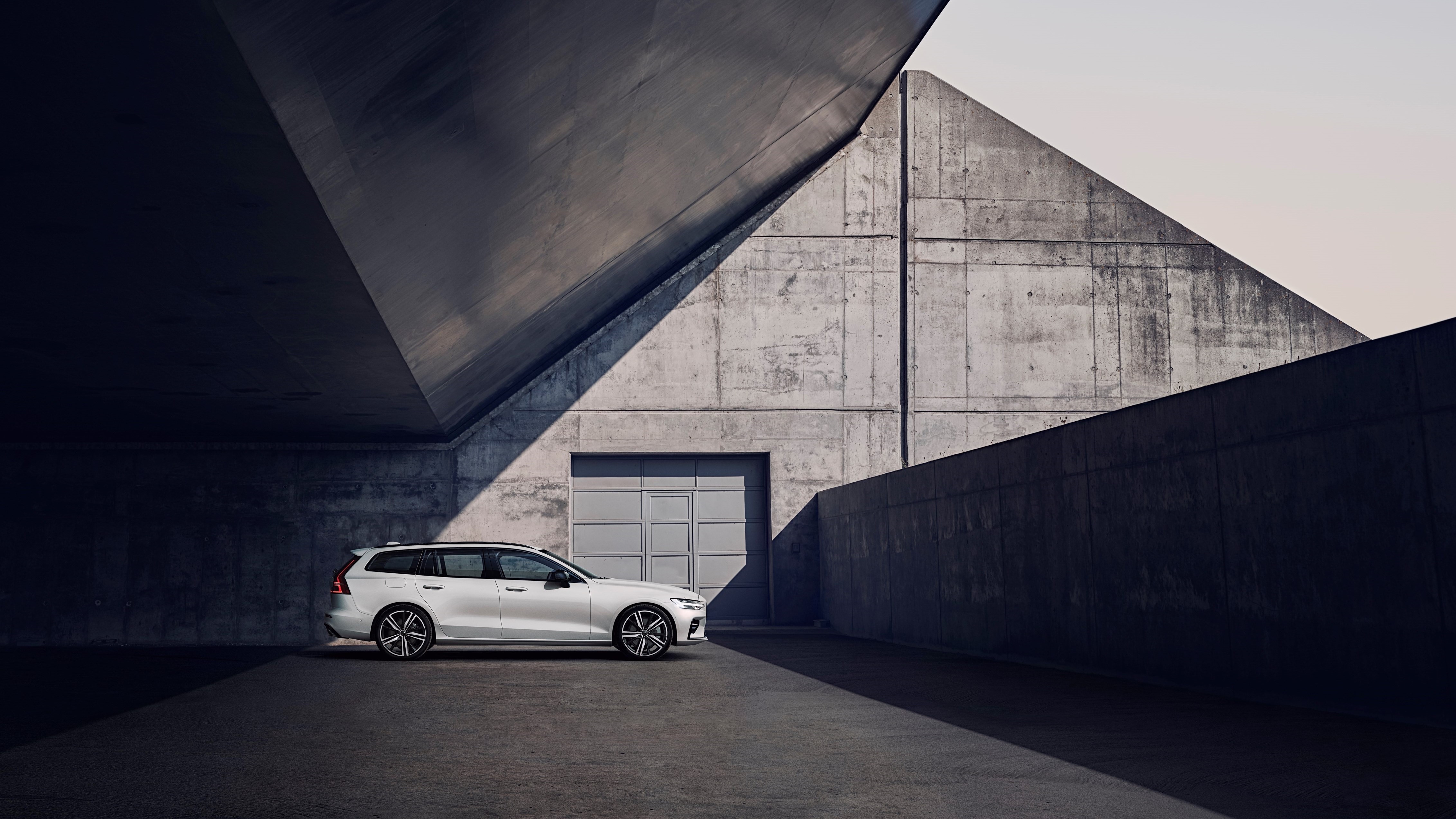 265652 V60 R Design In Crystal White Pearl