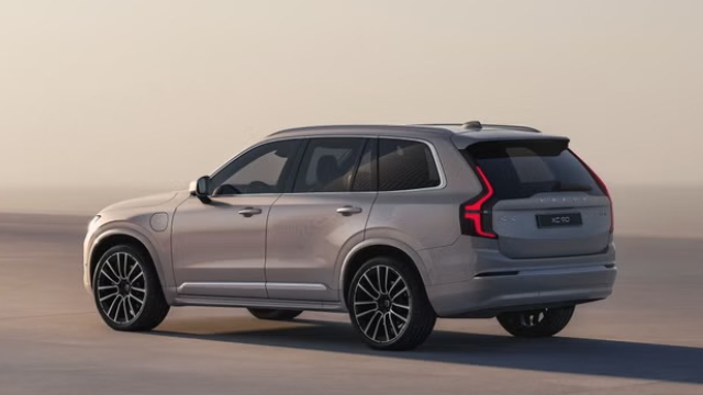 Noleggio Lungo Termine Privati Nuova Volvo XC90 T8 AWD Ibrida Plug In MY25