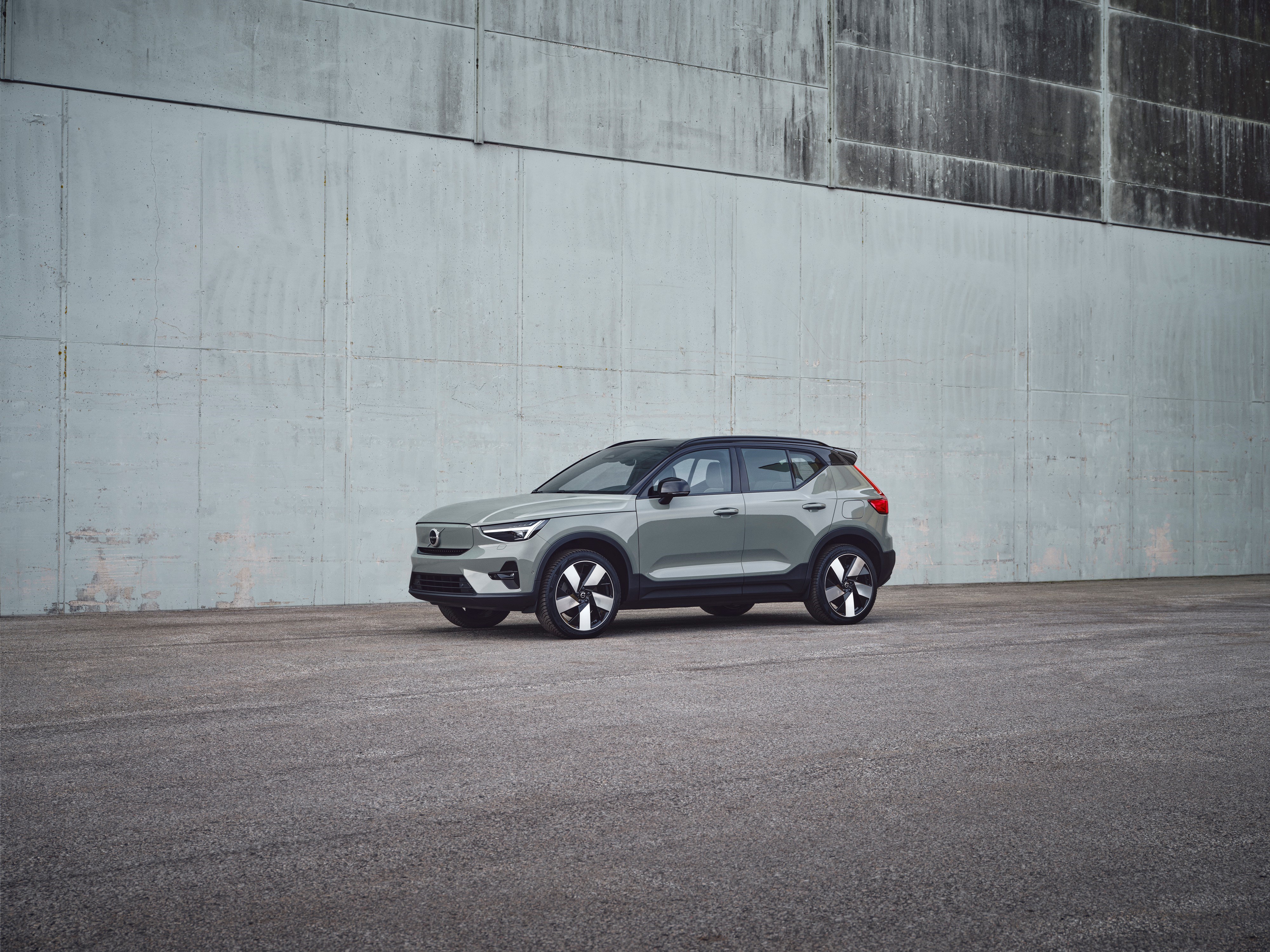 294071 XC40 Recharge Twin Sage Green
