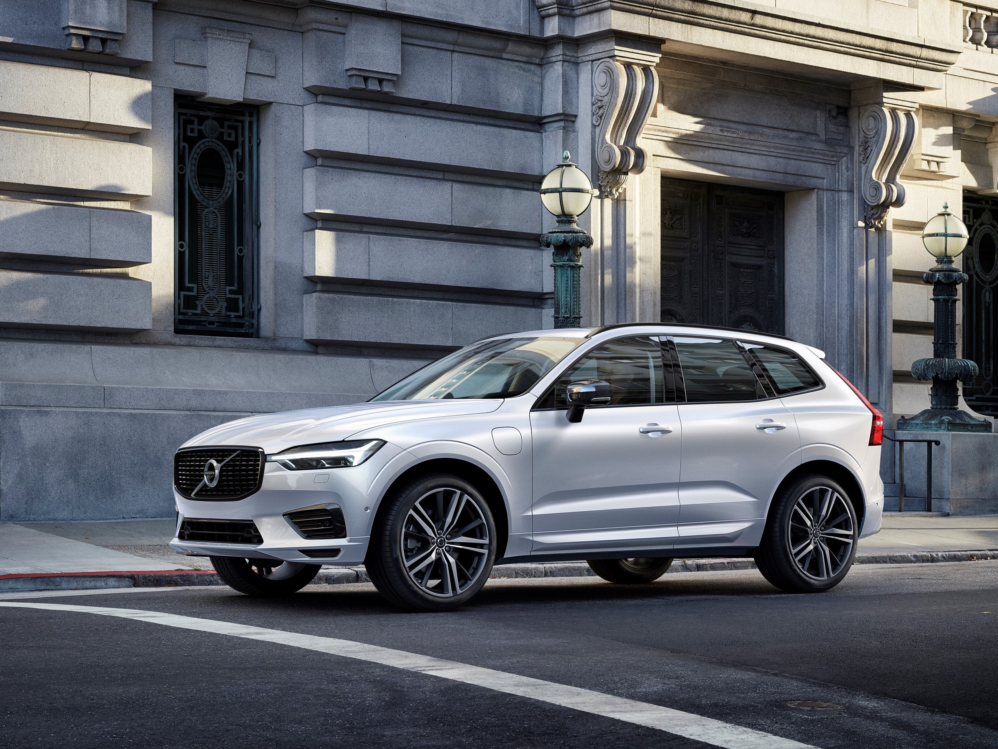 265685 XC60 R Design Recharge In 4Rl