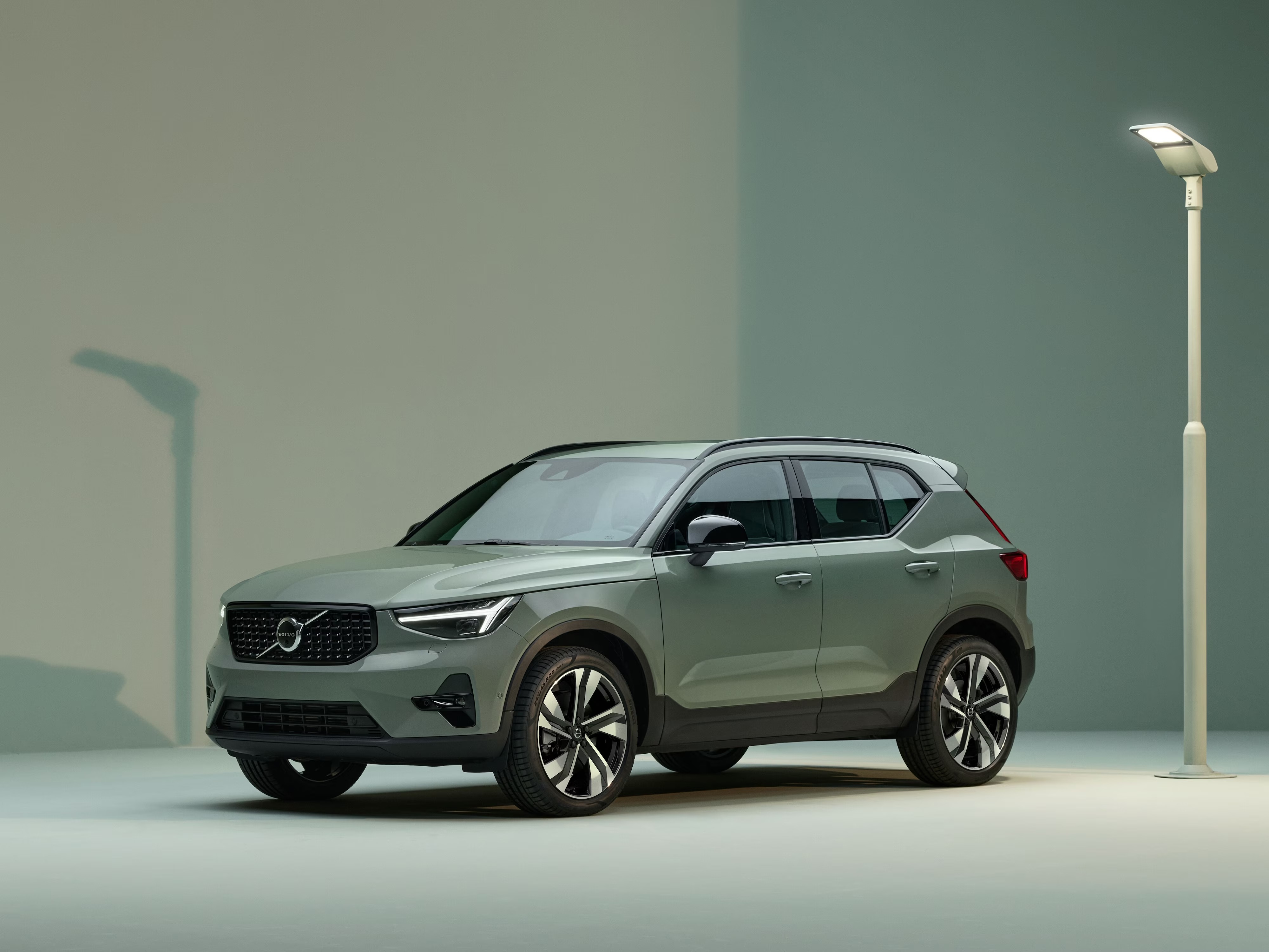 01 Volvo Di Leasing XC40 B3 Mild Hybrid