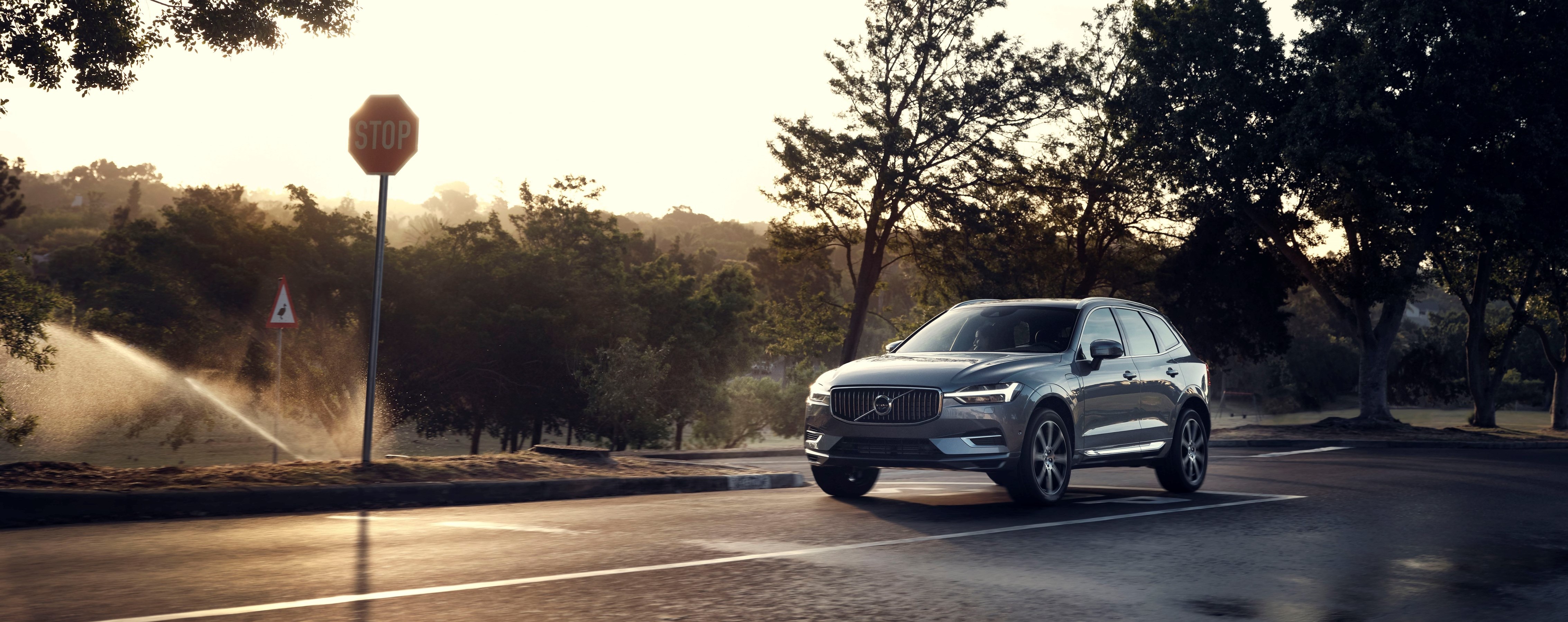 262881 The Refreshed Volvo XC40 T5 Plug In Hybrid In Crystal White Pearl (6)