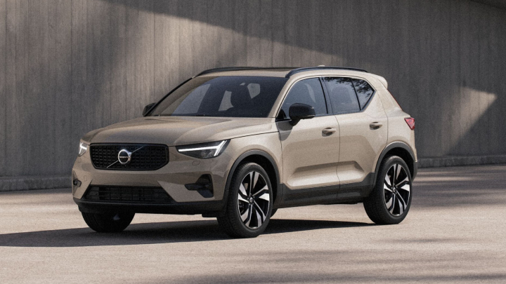 Volvo Leasing XC40 B3 Mild Hybrid Essential Slide