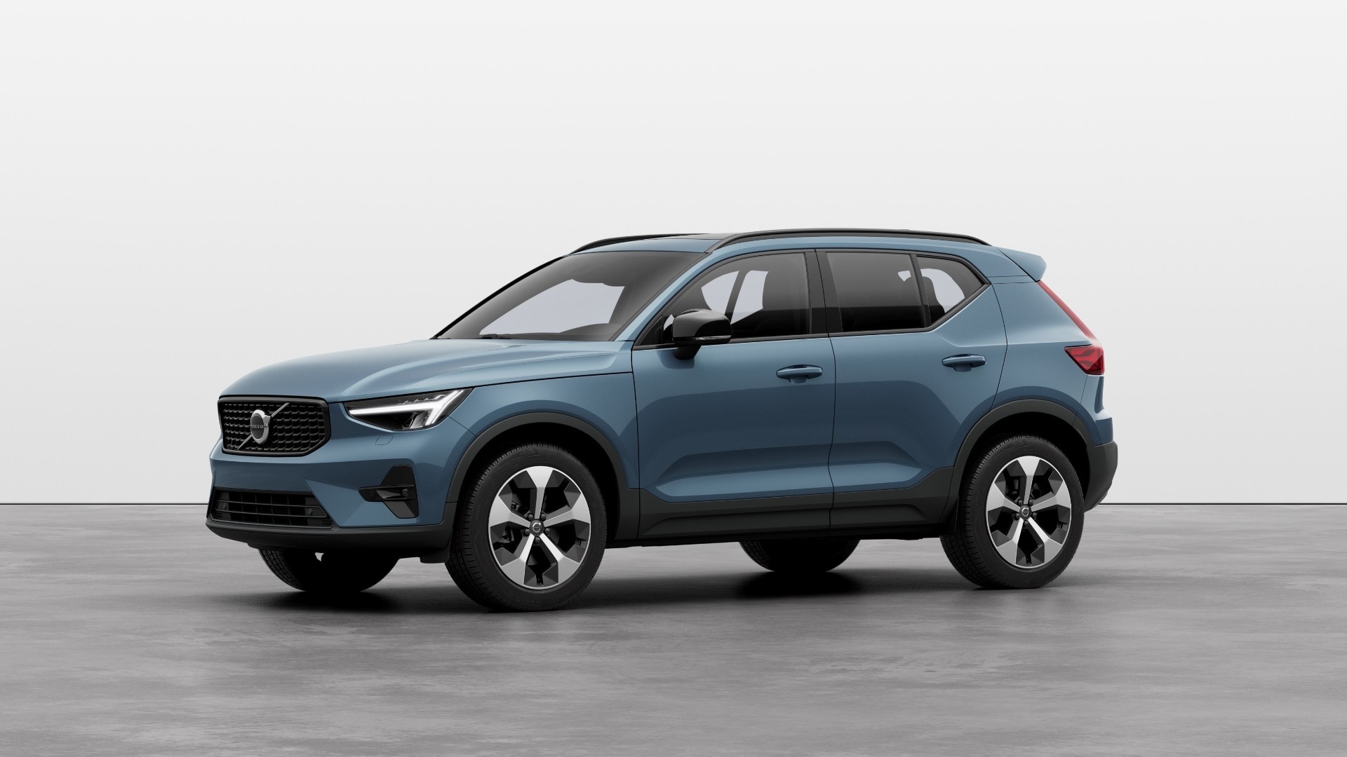 Volvo XC40 colore Fjord Blue