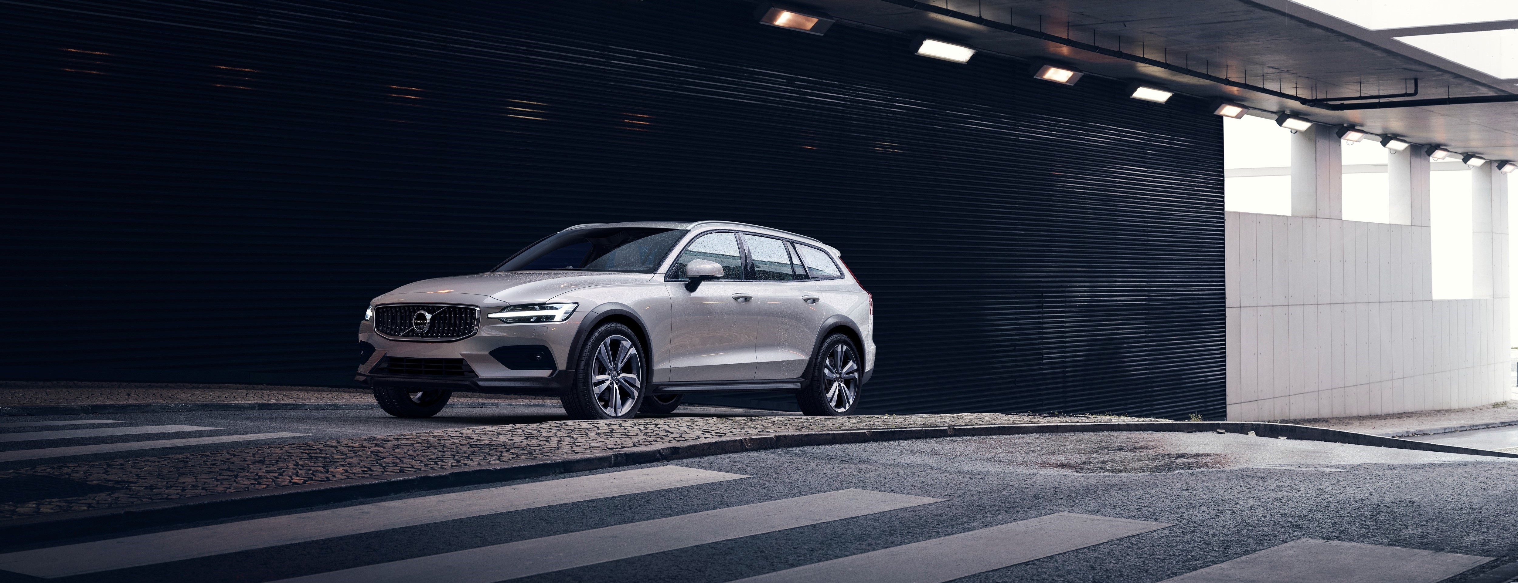 238216 New Volvo V60 Cross Country Exterior (1)